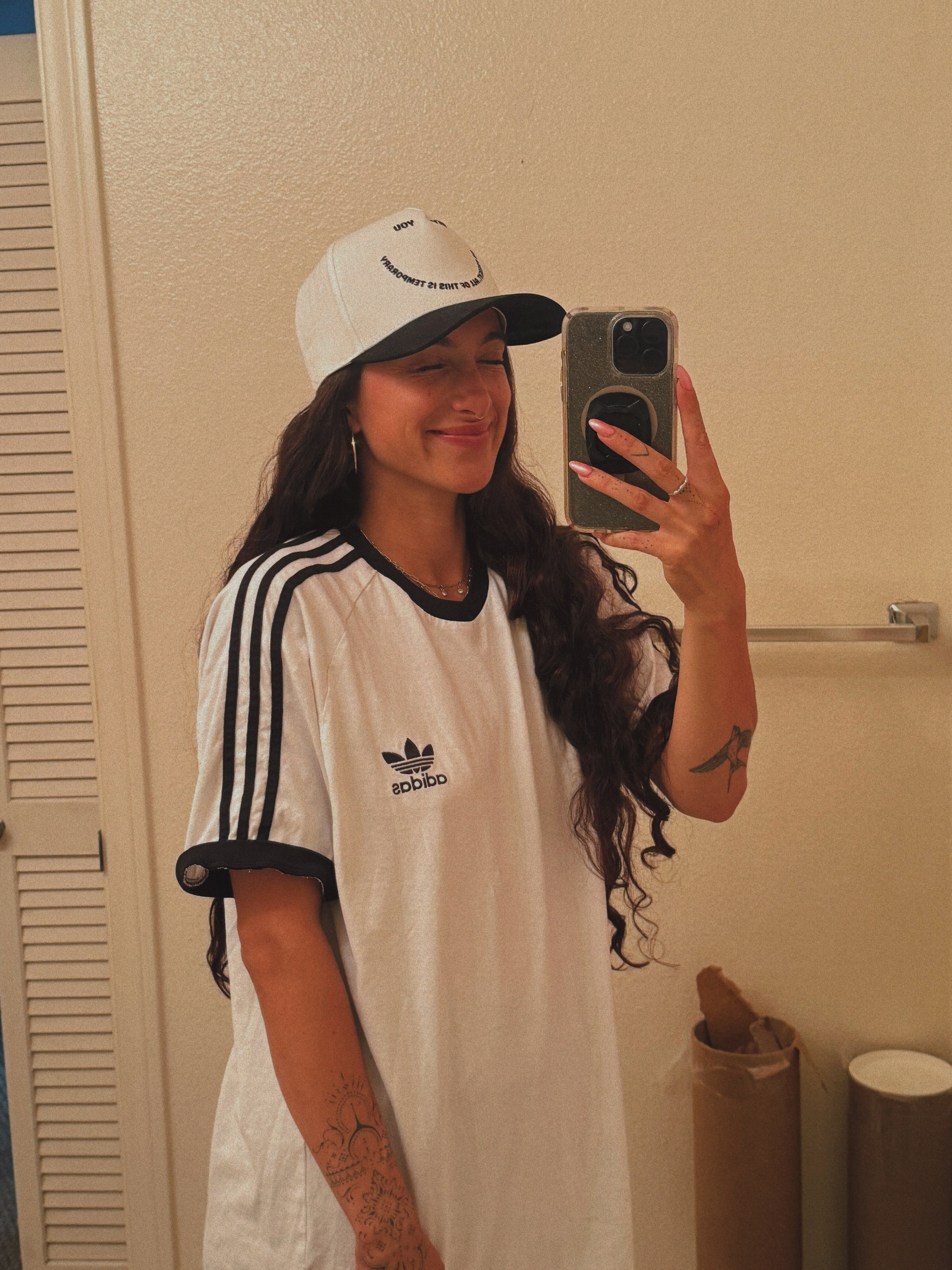 The Fly Cap - black and white