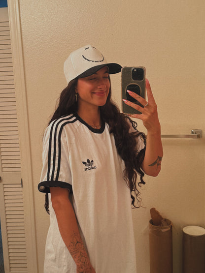 The Fly Cap - black and white